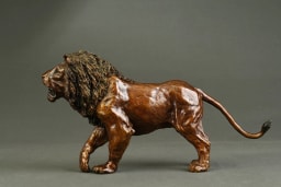 Lion agressif - vue 3