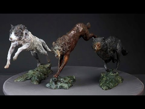 Trois loups en chasse