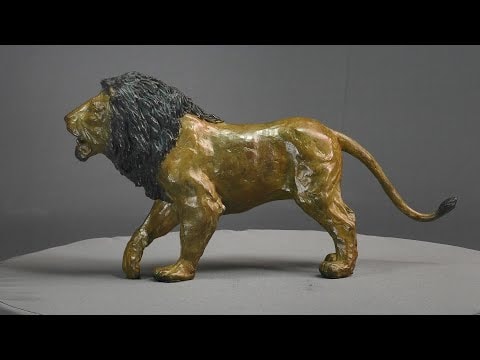 Lion agressif
