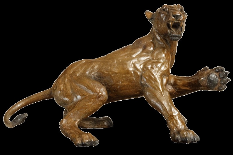Lionne défensive — vue 3